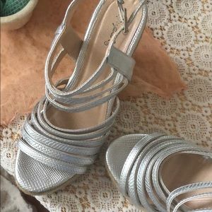 Silver rope trim wedges